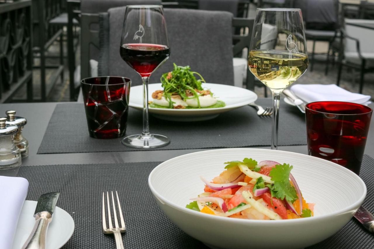 白鹤酒店 日内瓦 外观 照片 A meal at a restaurant