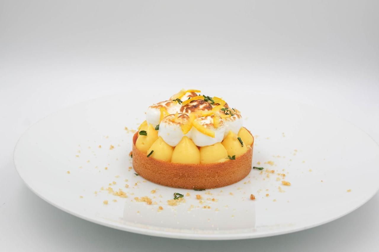 白鹤酒店 日内瓦 外观 照片 A lemon tart