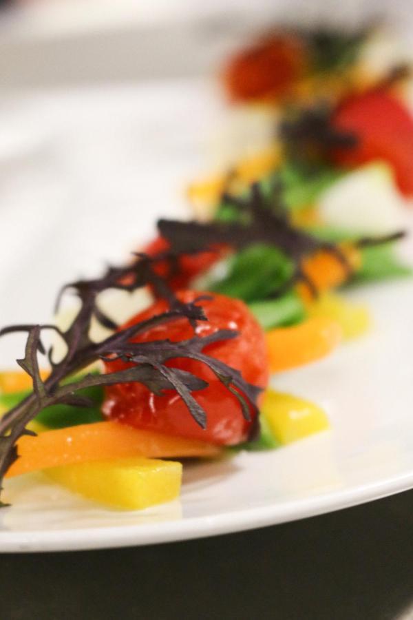 白鹤酒店 日内瓦 外观 照片 A salad with edible seaweed