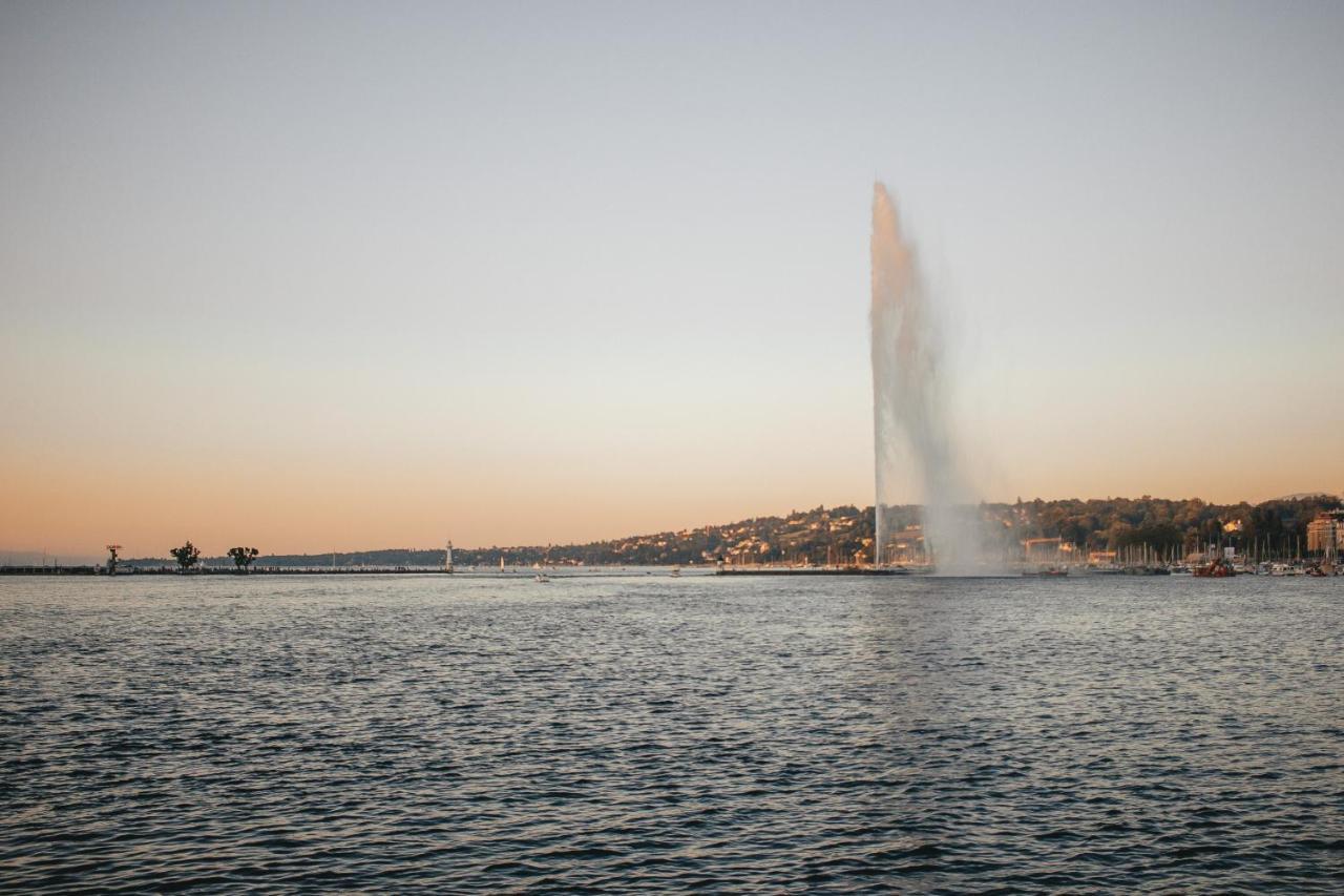 白鹤酒店 日内瓦 外观 照片 The fountain at sunset