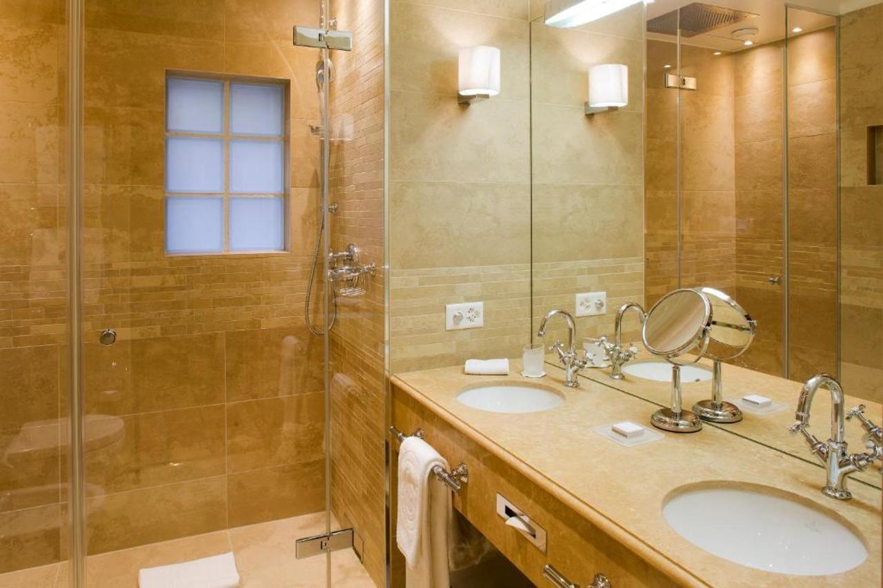 白鹤酒店 日内瓦 外观 照片 Bathroom