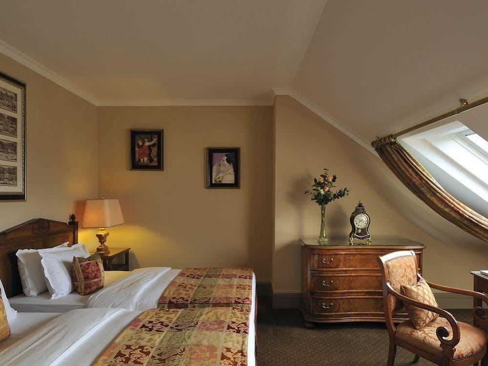 白鹤酒店 日内瓦 外观 照片 A room at the hotel
